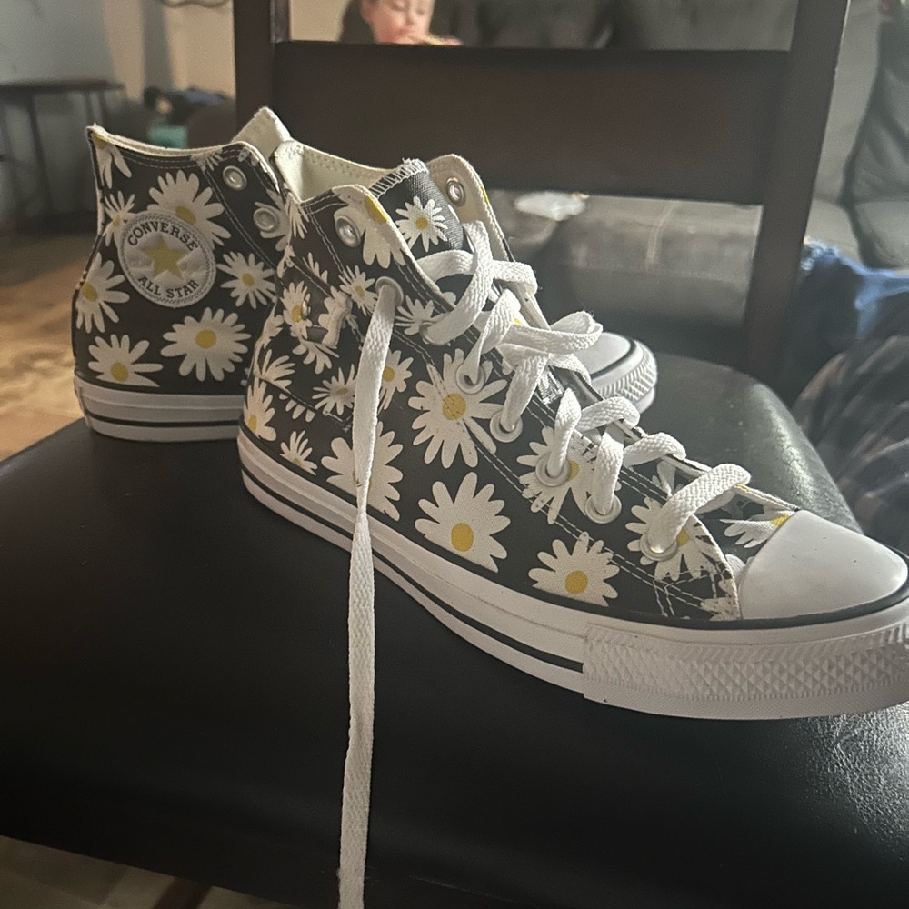 Women’s converse BRANDNEW